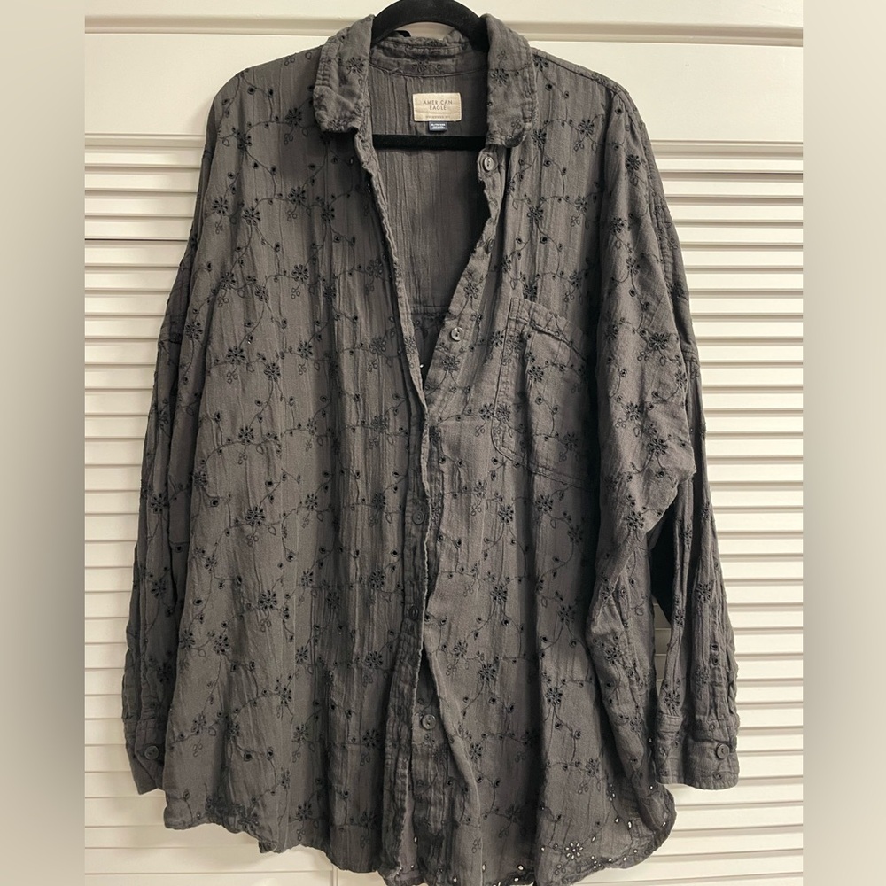 American Eagle Oversized Embroidered Button Down. Washed Black. XL.